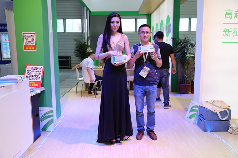 东方帝维携爆品、豪礼、美女及满满的诚意嗨爆畜博会！