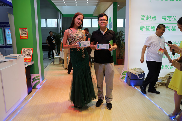 东方帝维携爆品、豪礼、美女及满满的诚意嗨爆畜博会！